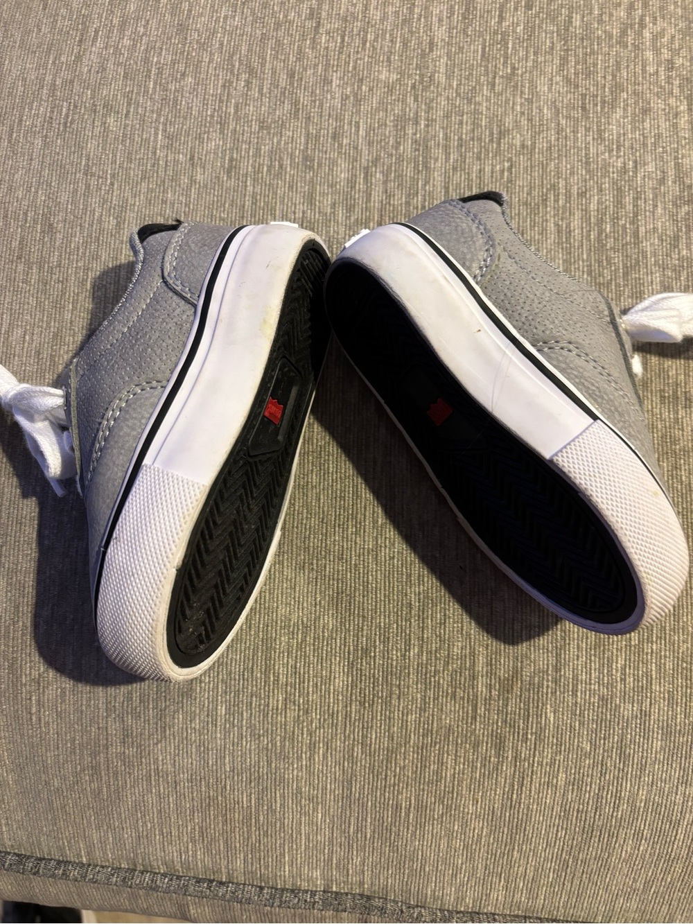 Levi's Toddler Gray Canvas Lace-Up Sneakers size 5 - Picture 3 of 4